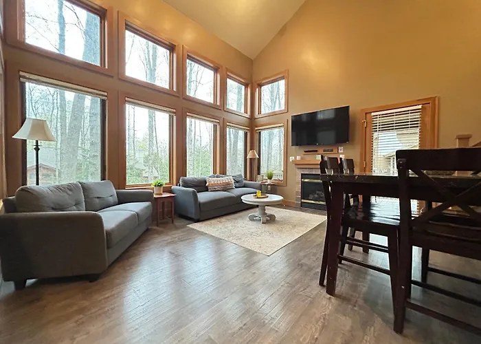 Ski-In 5Br Retreat At Boyne Mtn - Walk To Lifts & Fun!